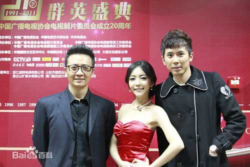 张岩参加活动图性感图片壁纸