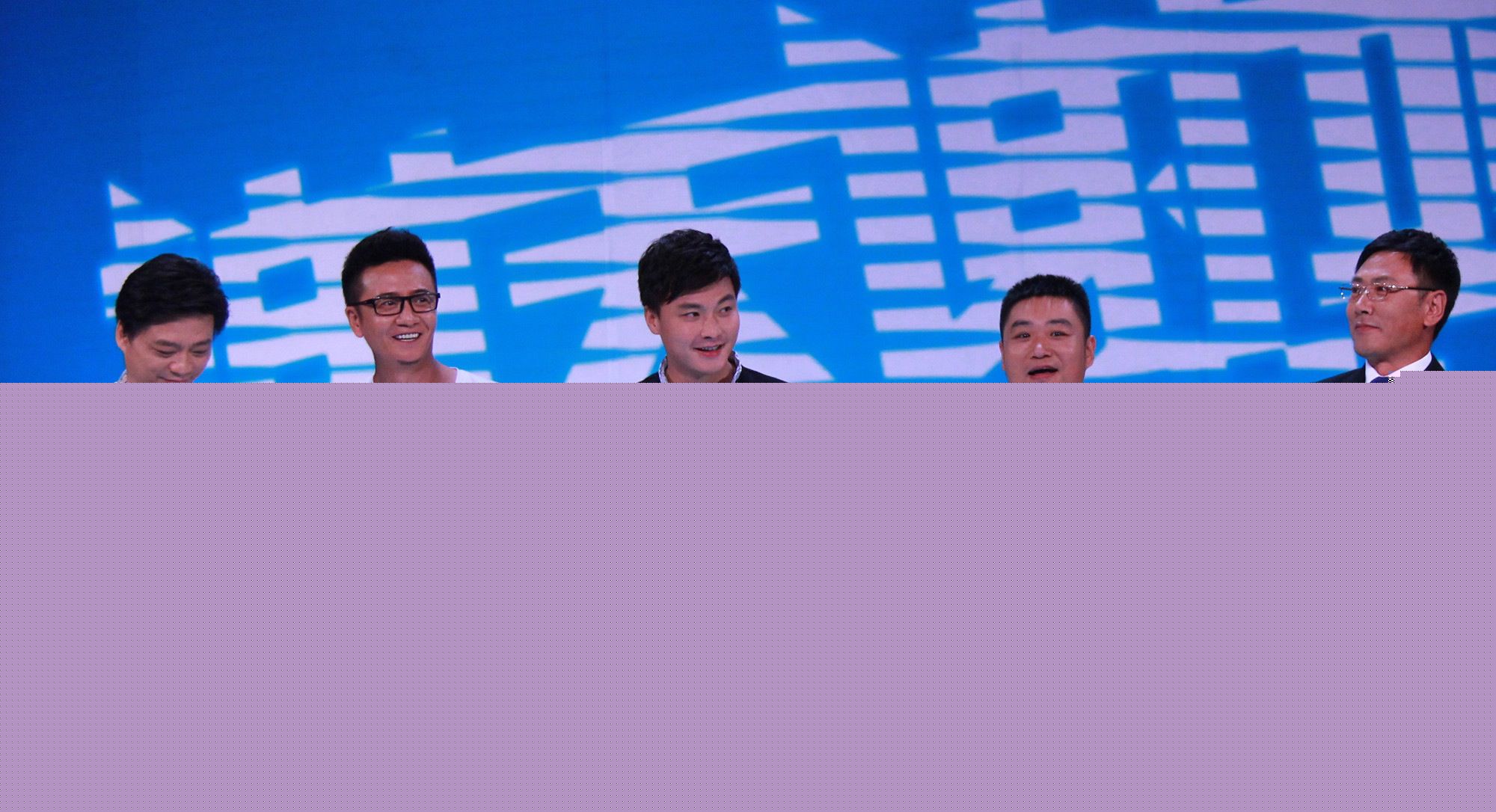 张岩参加活动图性感图片壁纸