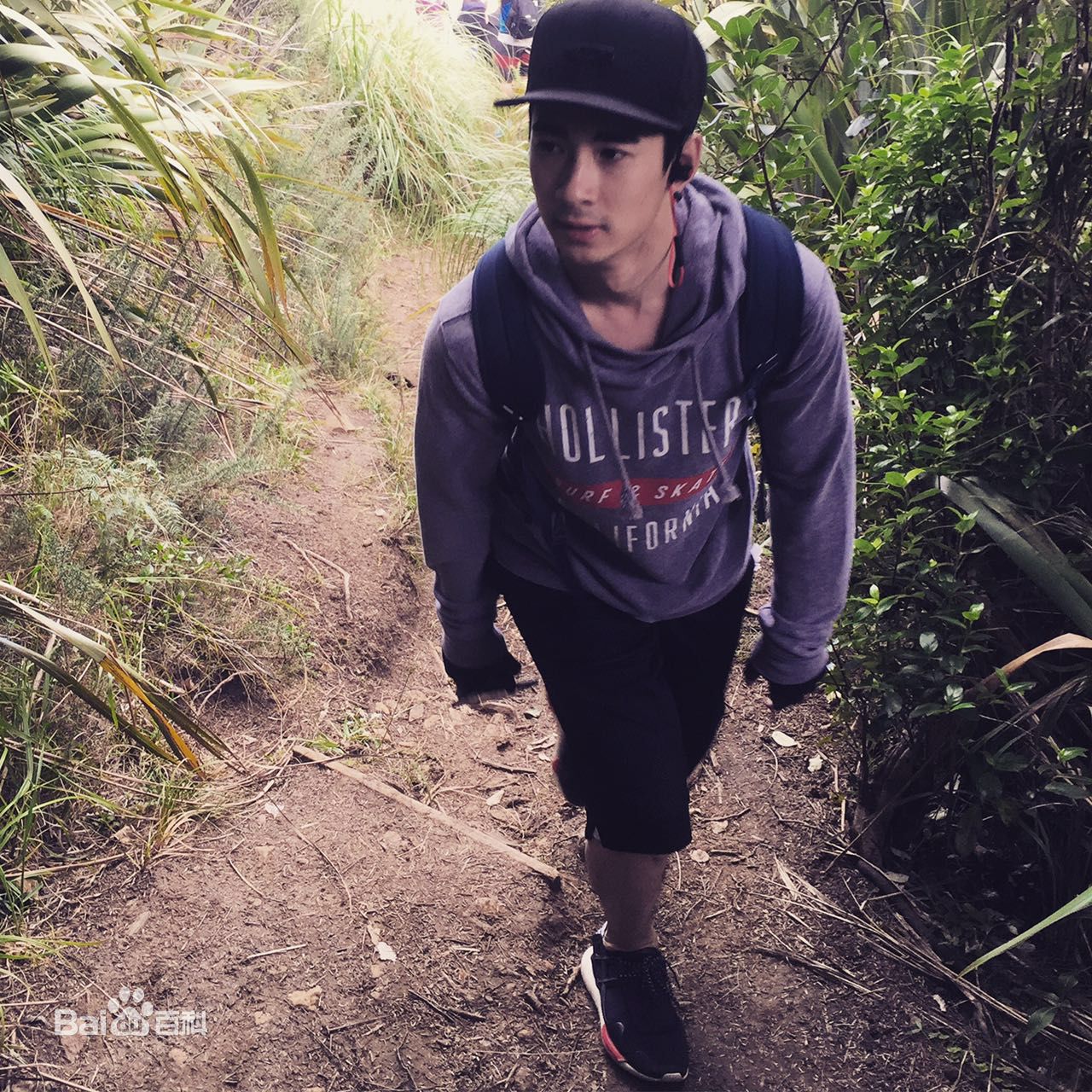 高夏(XSiA)生活照素颜照壁纸