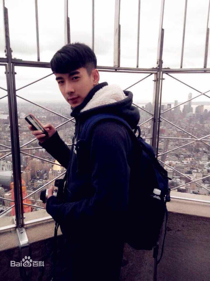 高夏(XSiA)生活照素颜照壁纸