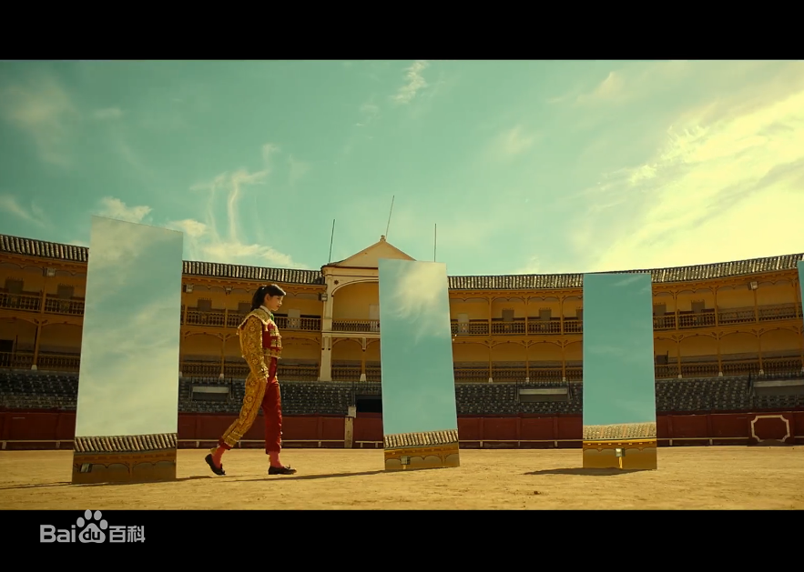 最新林思意(Sissi)在《公主披风》mv中的壁纸