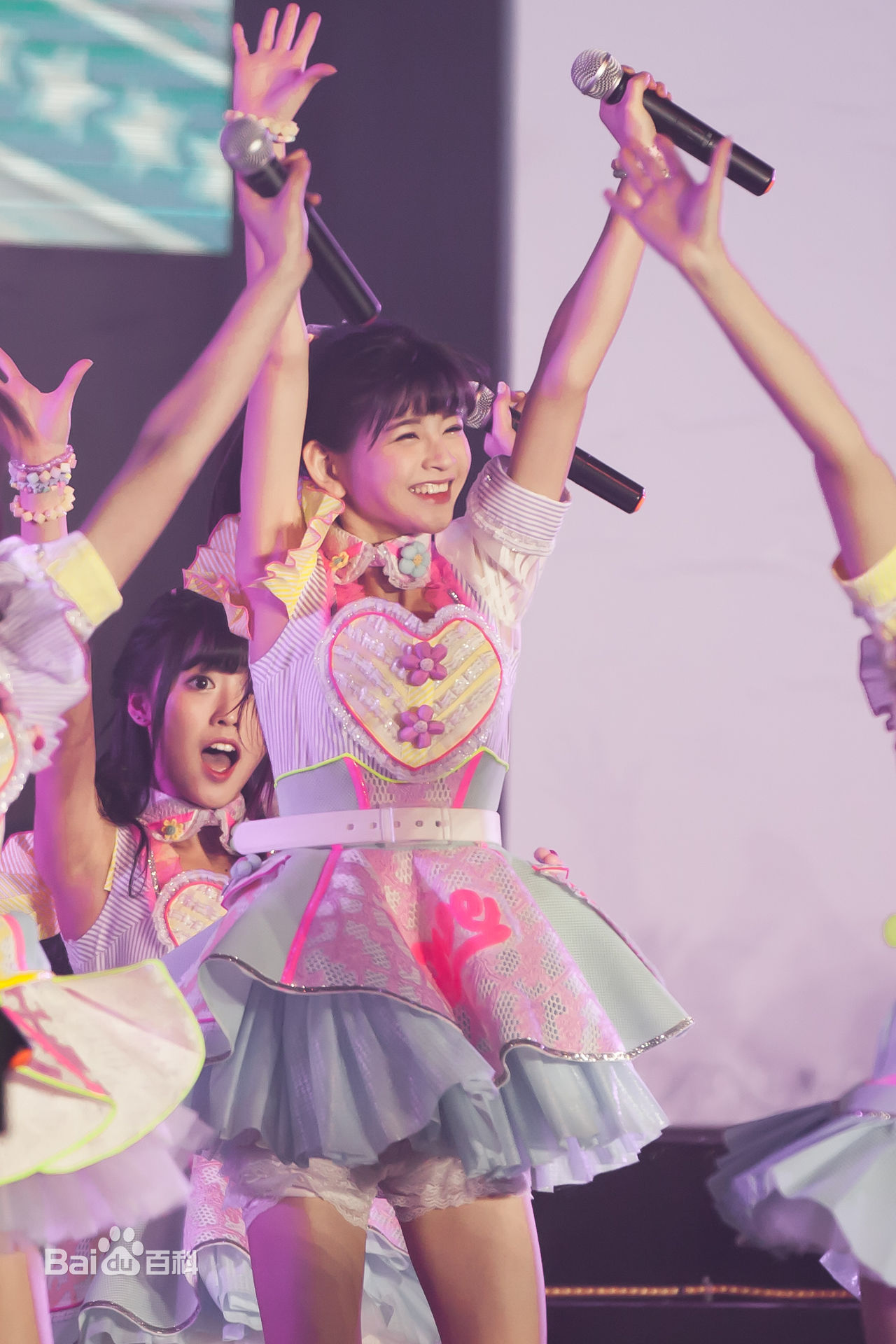 林思意(Sissi)2016第二届REQUEST TIME 30 演唱会性感图片图集