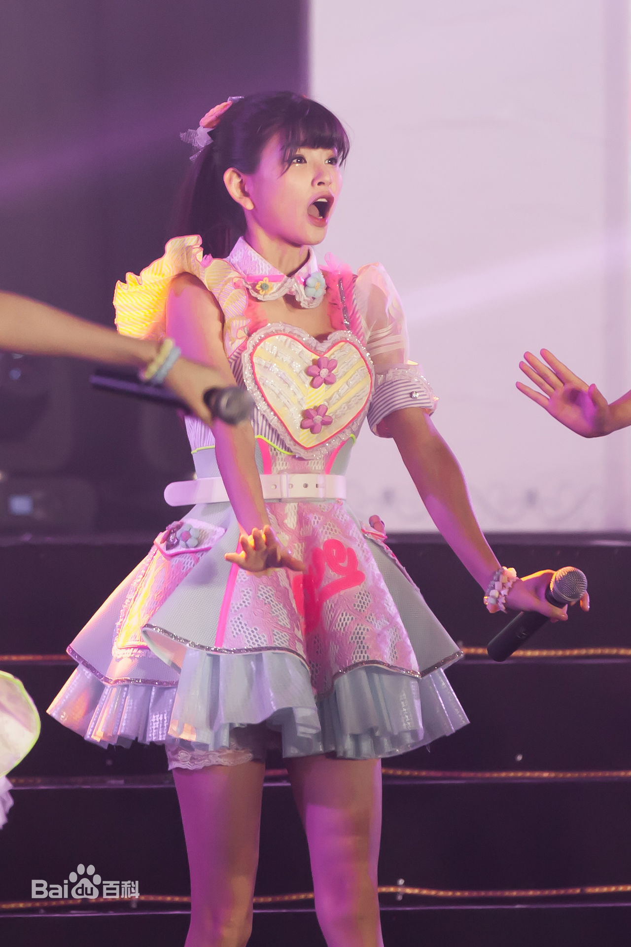 林思意(Sissi)2016第二届REQUEST TIME 30 演唱会性感图片图集