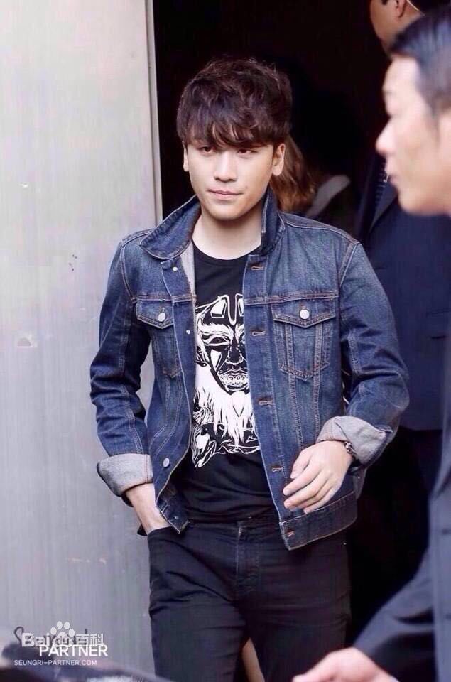 李胜贤（李昇炫）(/Lee Seung-hyun/Victory/V.I)胜利车祸事件生活照相册