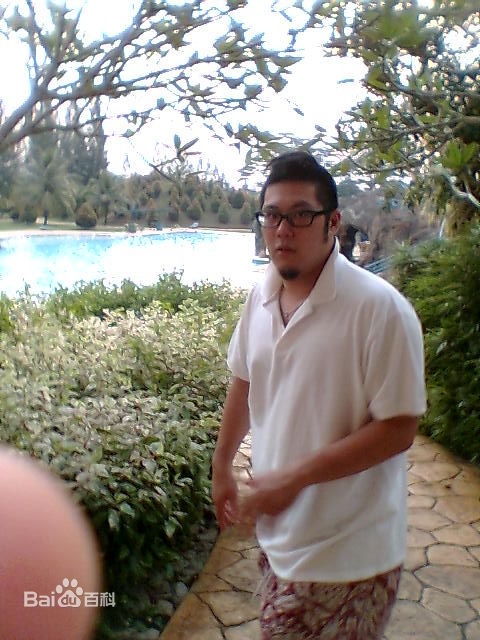 李伯恩(Born)生活照壁纸壁纸