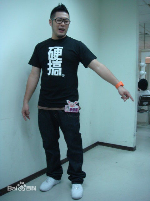 李伯恩(Born)生活照壁纸壁纸