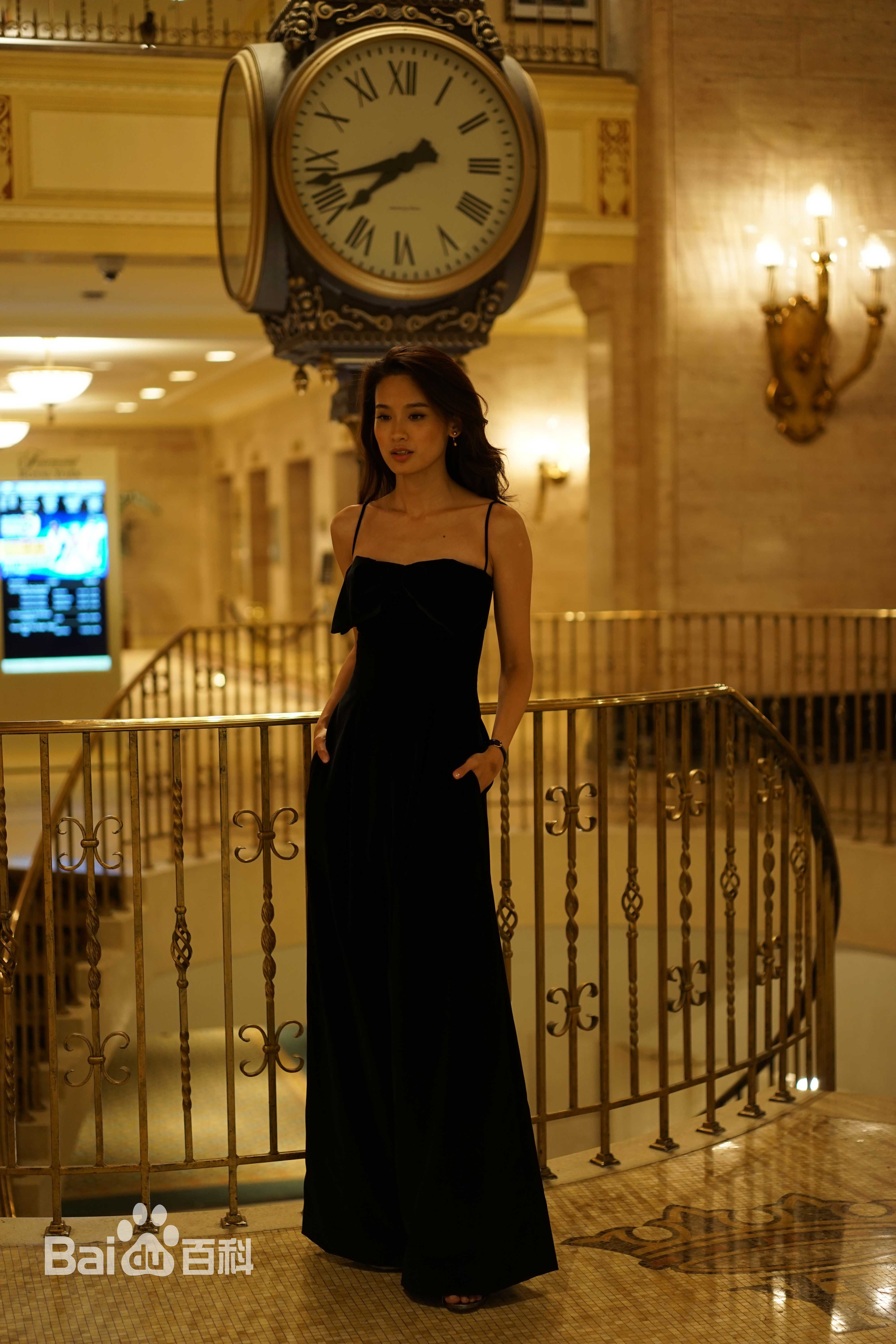 屈菁菁最新图集