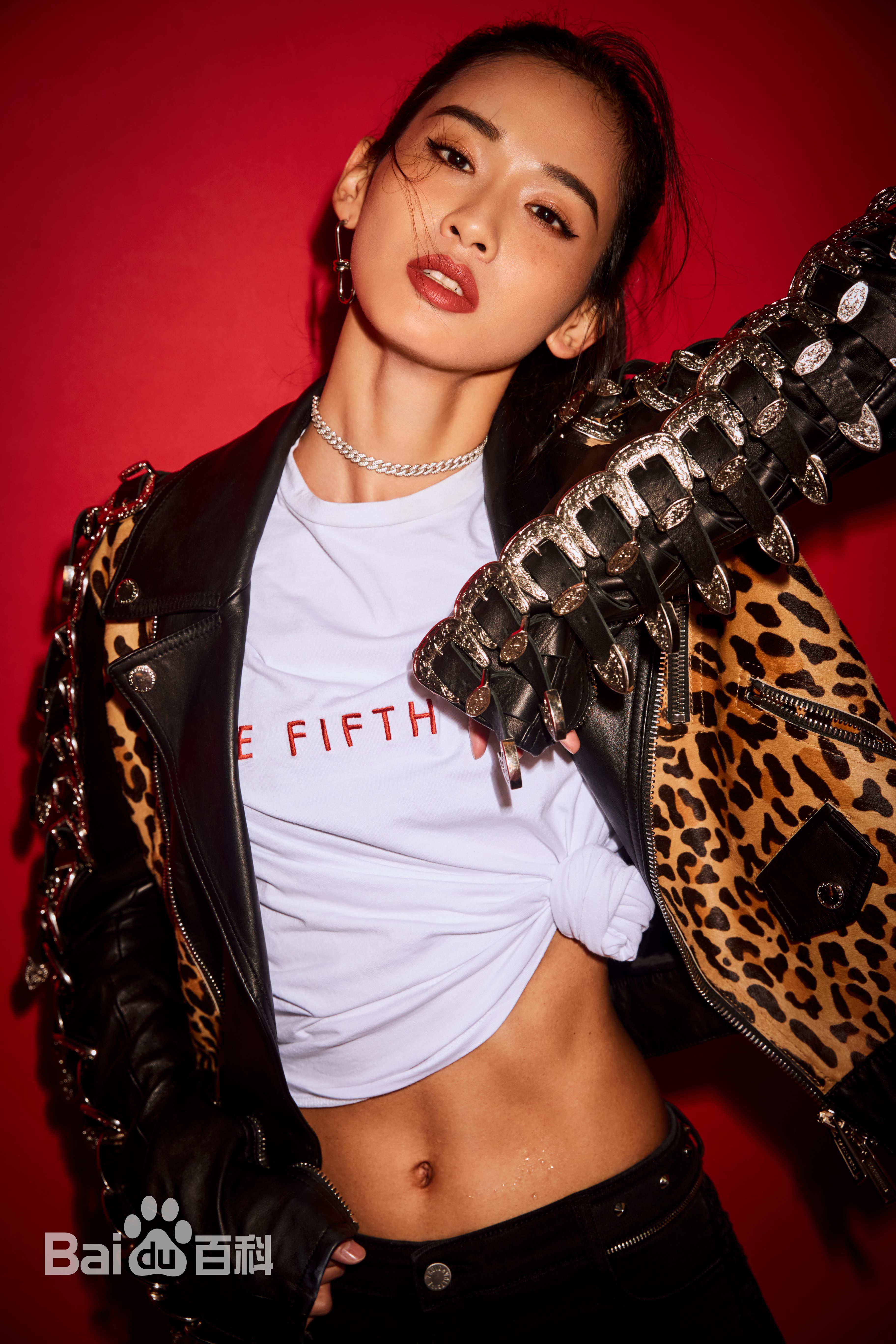 屈菁菁最新图集