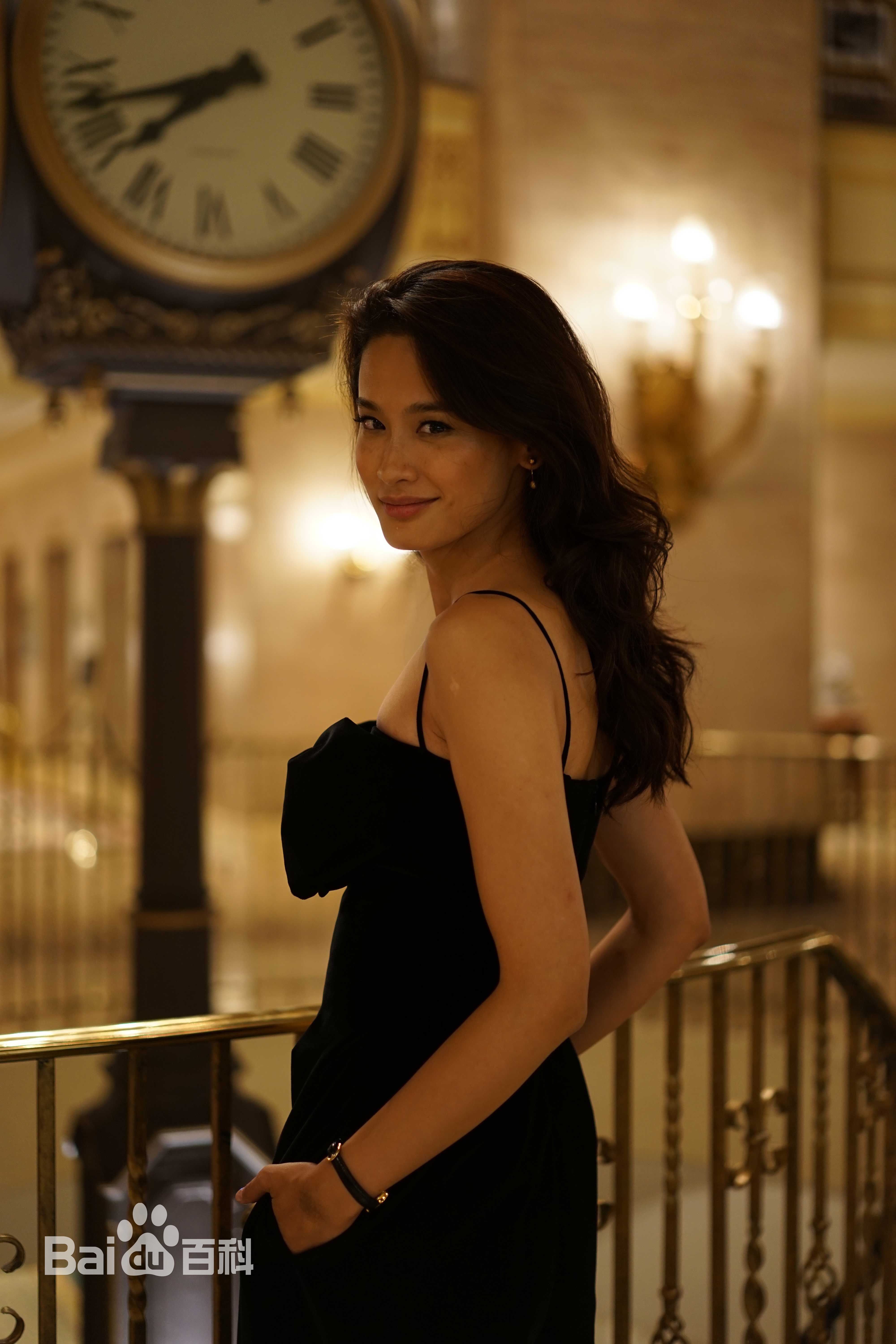 屈菁菁最新图集