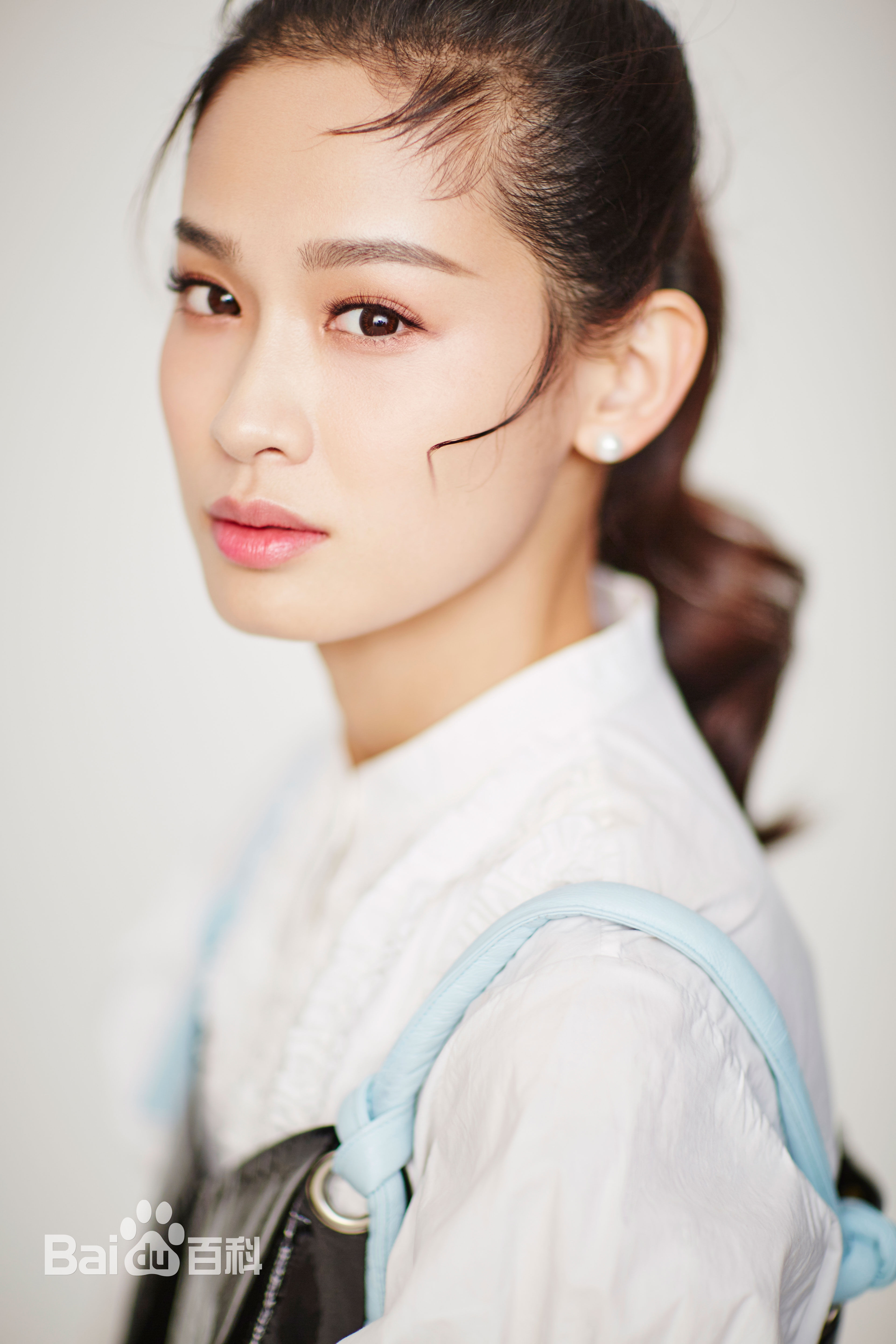 屈菁菁前后照片