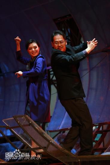 钱哆多在话剧《手机》中的