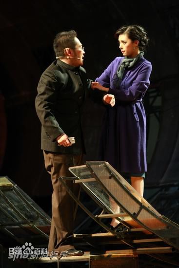 钱哆多在话剧《手机》中的