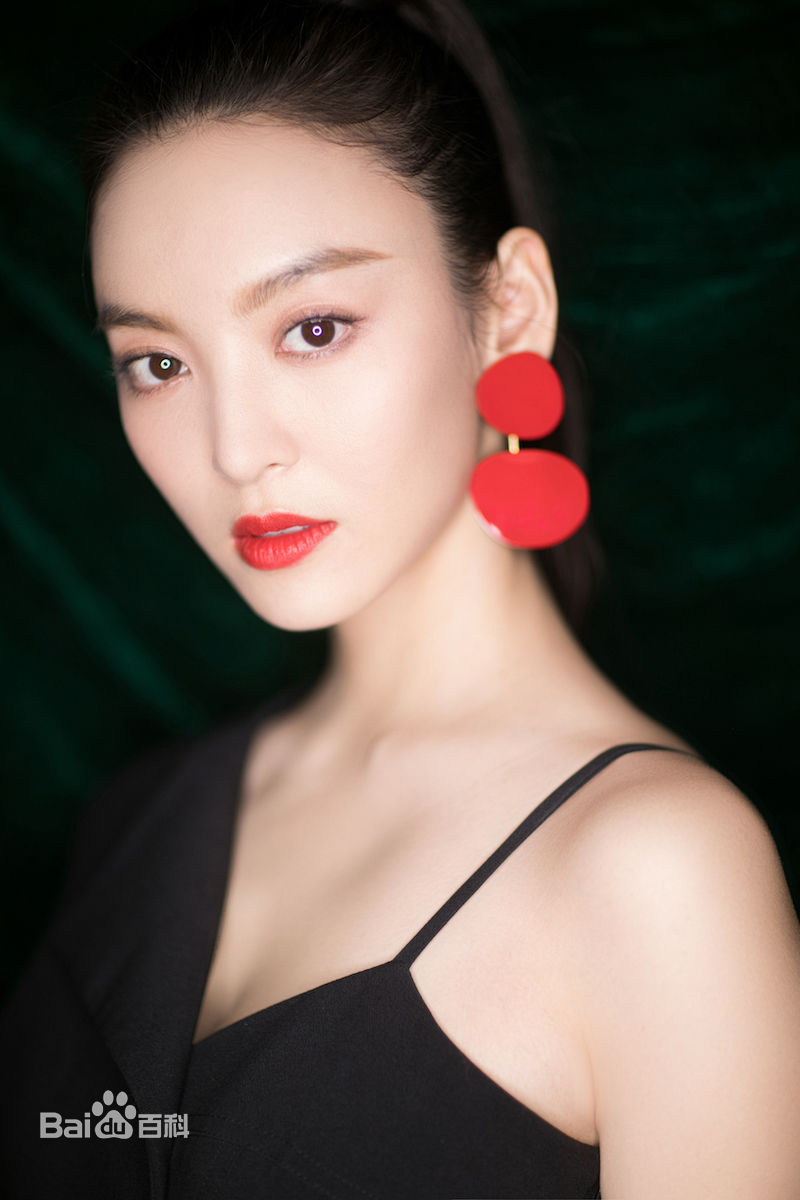 尤靖茹(Una)2017年12月8日参加夏姿陈IFS 重庆店开幕壁纸壁纸