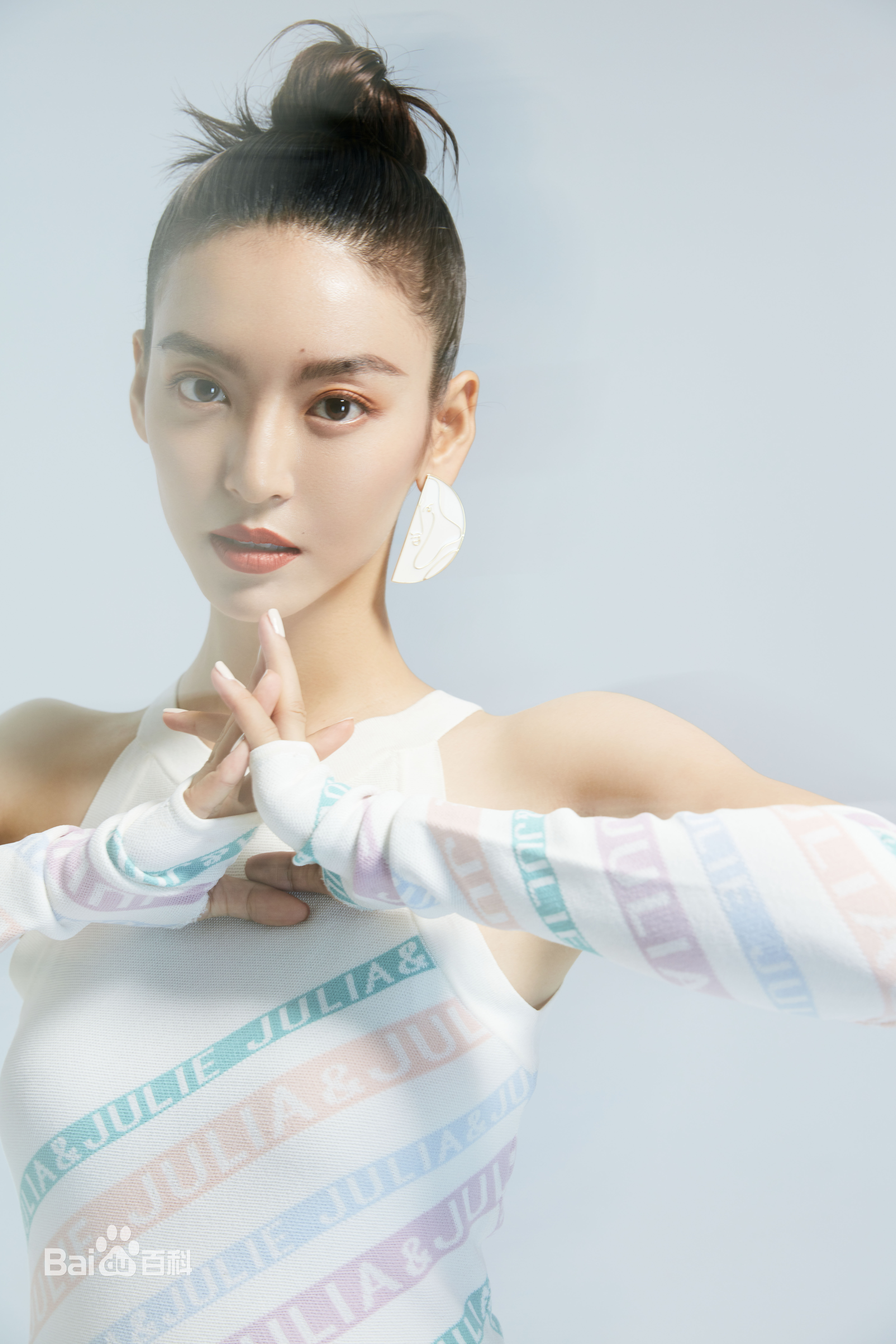 尤靖茹(Una)MODE magazine前后照片