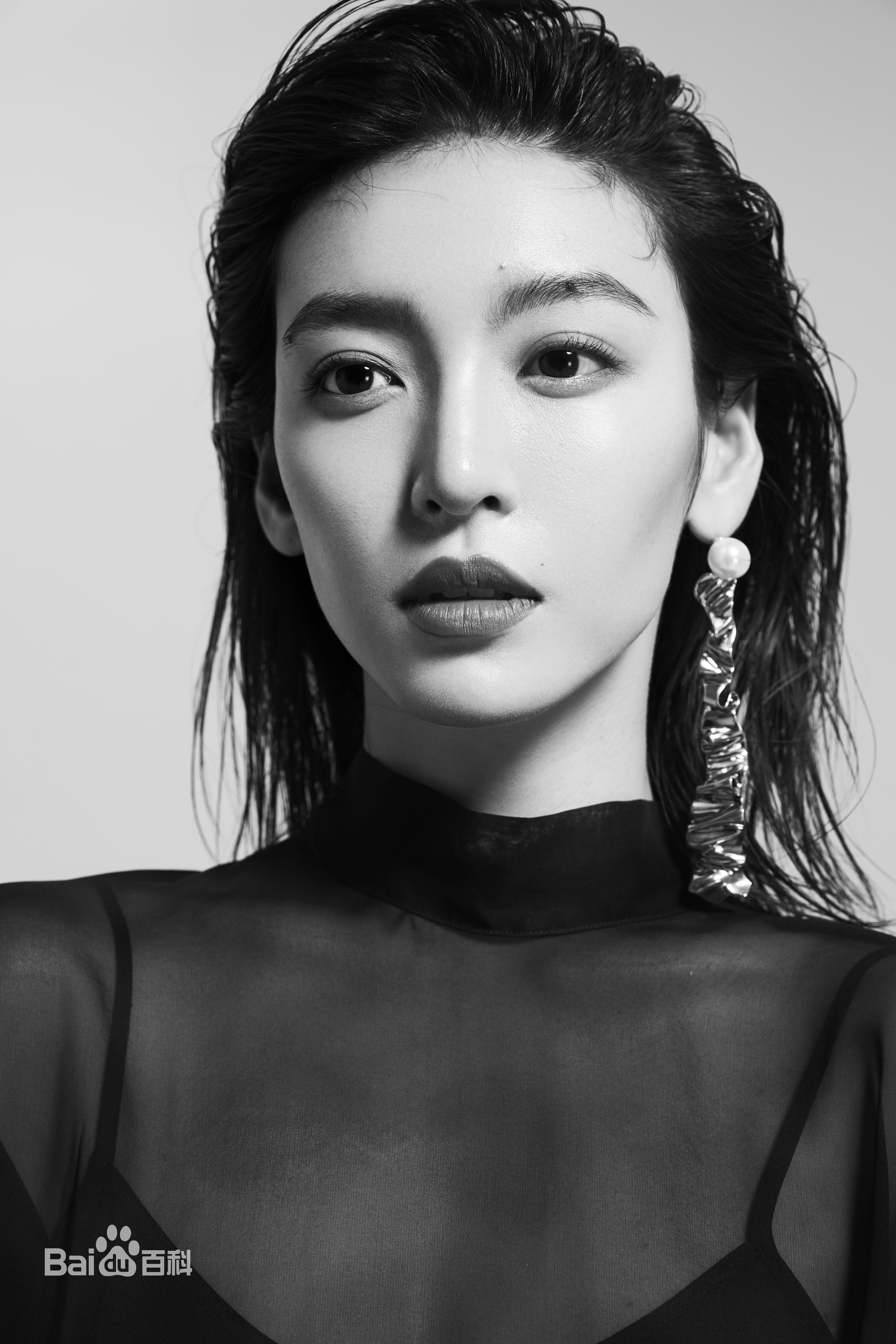 尤靖茹(Una)MODE magazine前后照片