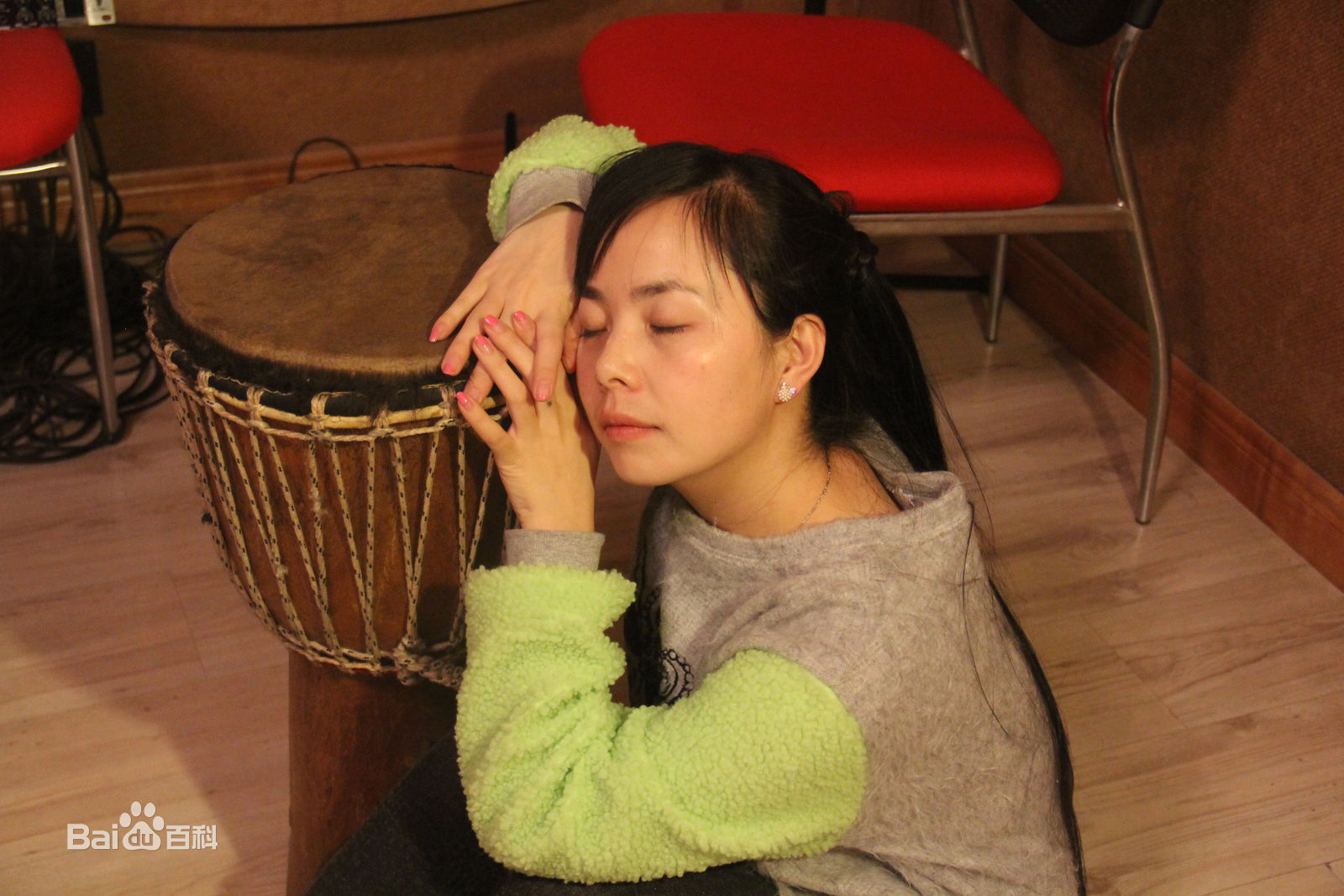 王二妮音乐作品录制现场壁纸壁纸