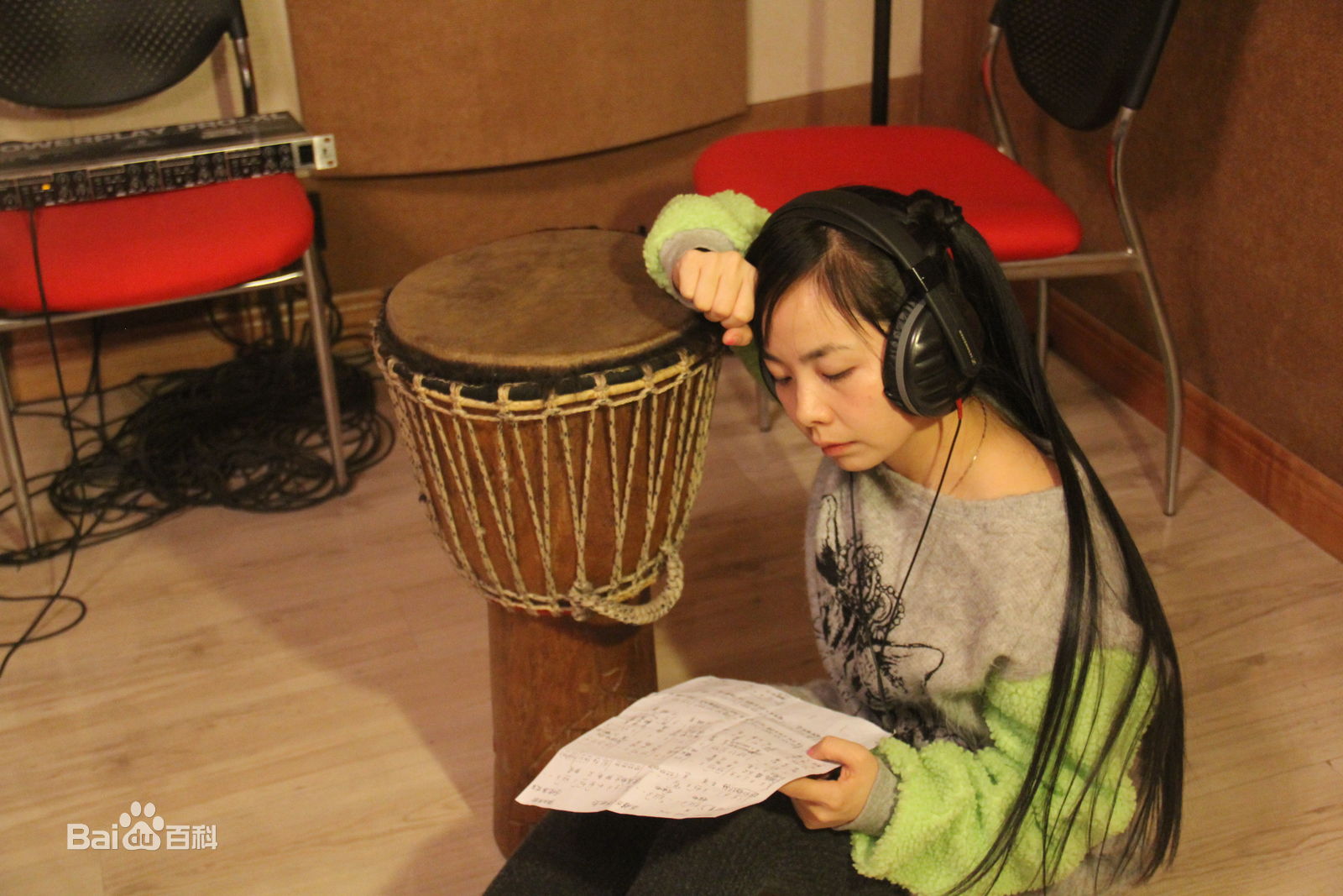 王二妮音乐作品录制现场壁纸壁纸