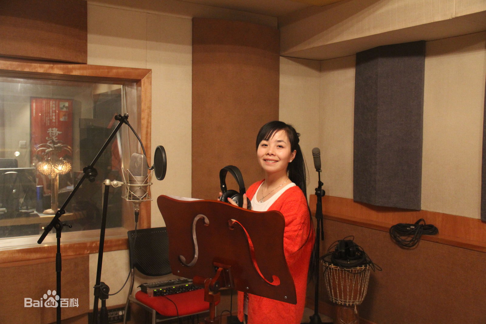 王二妮音乐作品录制现场壁纸壁纸