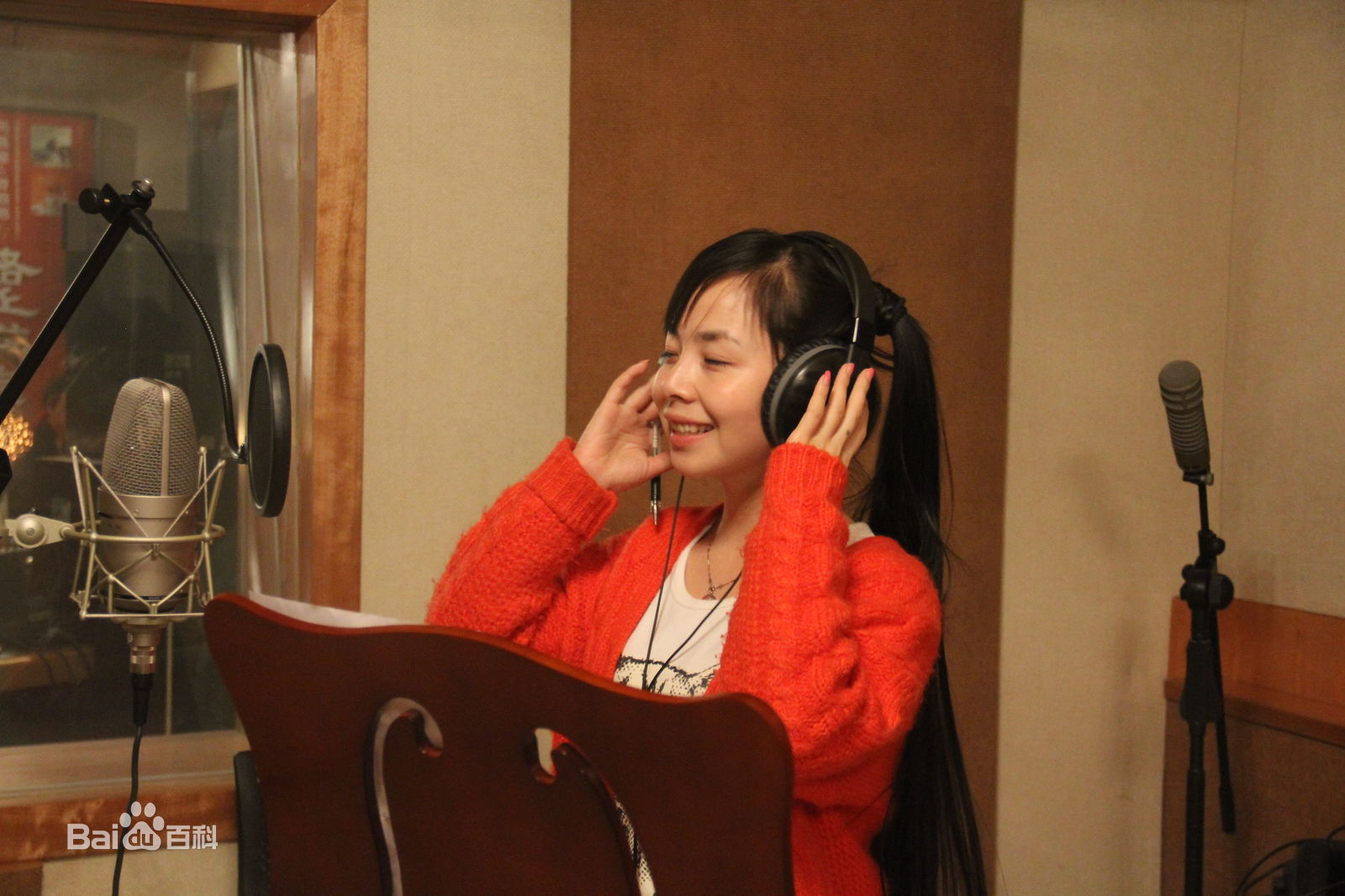 王二妮音乐作品录制现场壁纸壁纸
