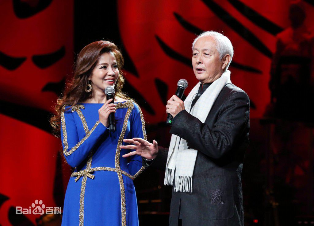 精选王二妮在人民大会堂演唱会《黄土地的诉说》中的图册