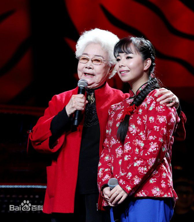 精选王二妮在人民大会堂演唱会《黄土地的诉说》中的图册