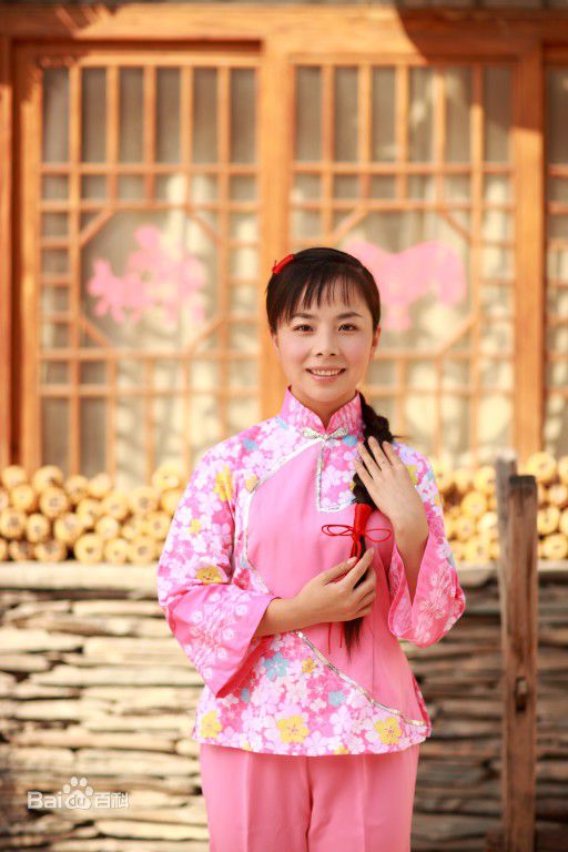 王二妮爱陕北前后照片