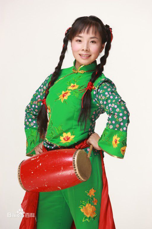 王二妮爱陕北前后照片