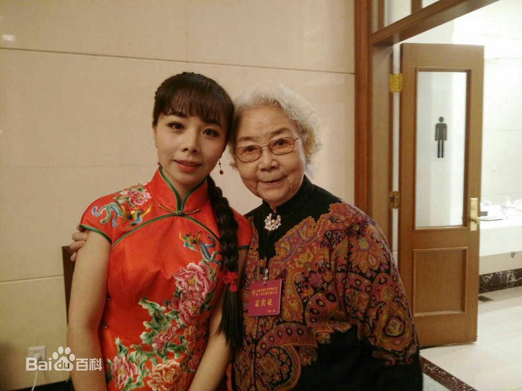 王二妮文代会壁纸壁纸