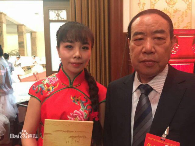 王二妮文代会壁纸壁纸