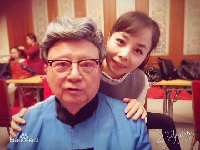 王二妮文代会壁纸壁纸