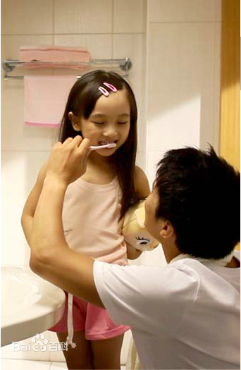 谢语恩(Lucia)法国巴黎人寿广告图片图集