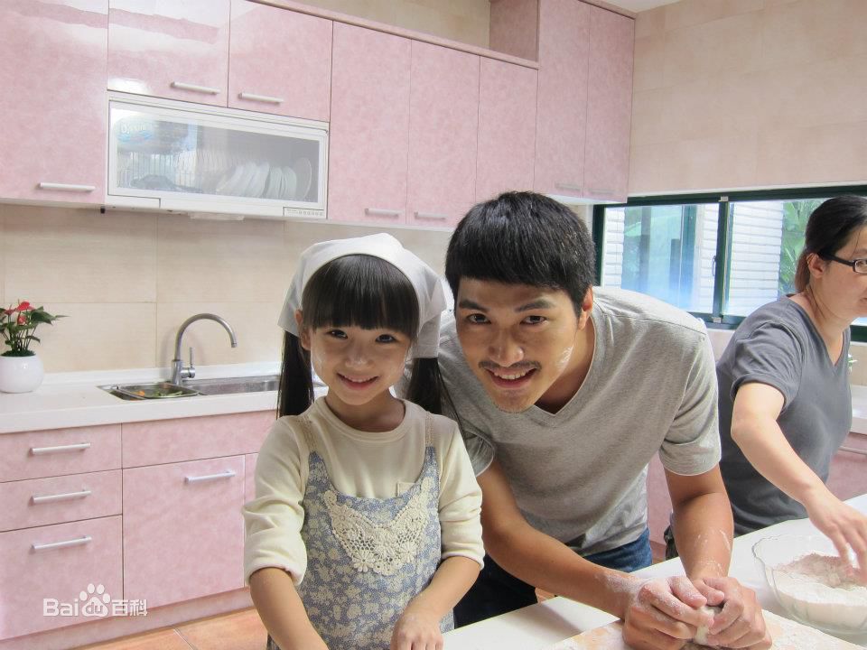 谢语恩(Lucia)法国巴黎人寿广告图片图集