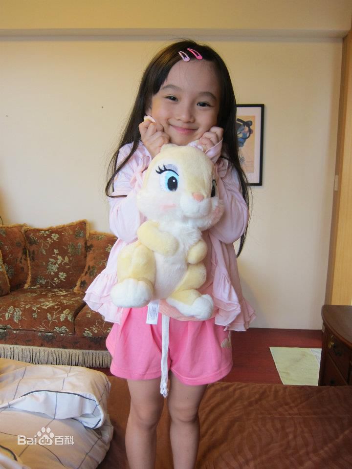 谢语恩(Lucia)法国巴黎人寿广告图片图集