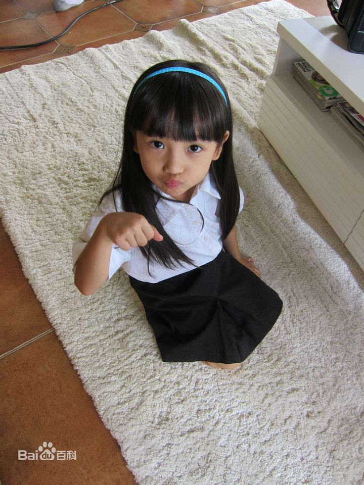 谢语恩(Lucia)法国巴黎人寿广告图片图集