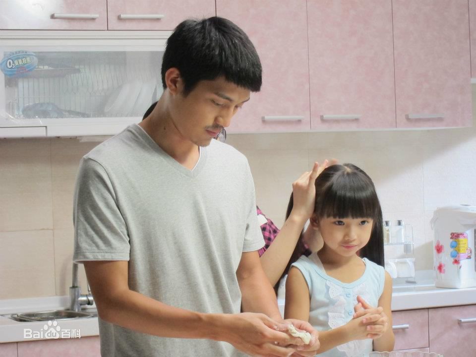 谢语恩(Lucia)法国巴黎人寿广告图片图集