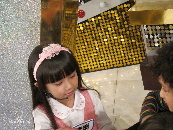 谢语恩(Lucia)录制综艺大国民前后照片