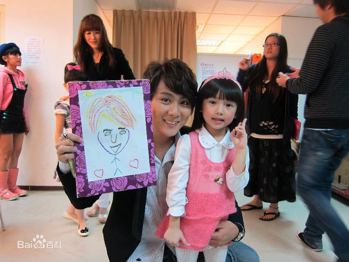 谢语恩(Lucia)录制综艺大国民前后照片