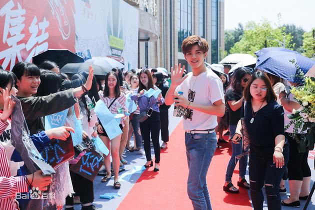 最新俊杰(VO)在《2017快乐男声》中的壁纸