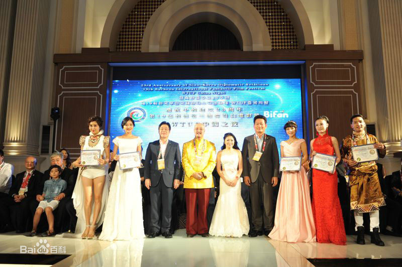 杨一代表cctv5与云南卫视合作大型直播活动图片图集