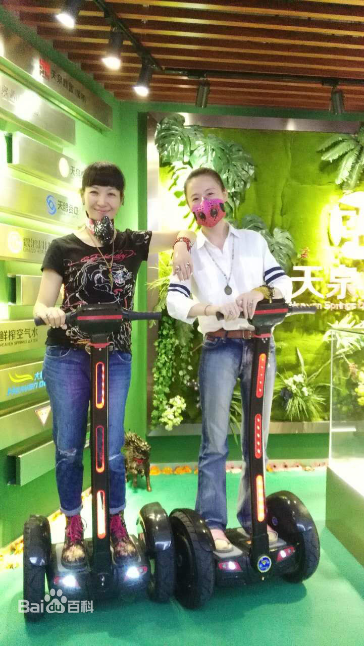 杨一参加典礼照片壁纸壁纸