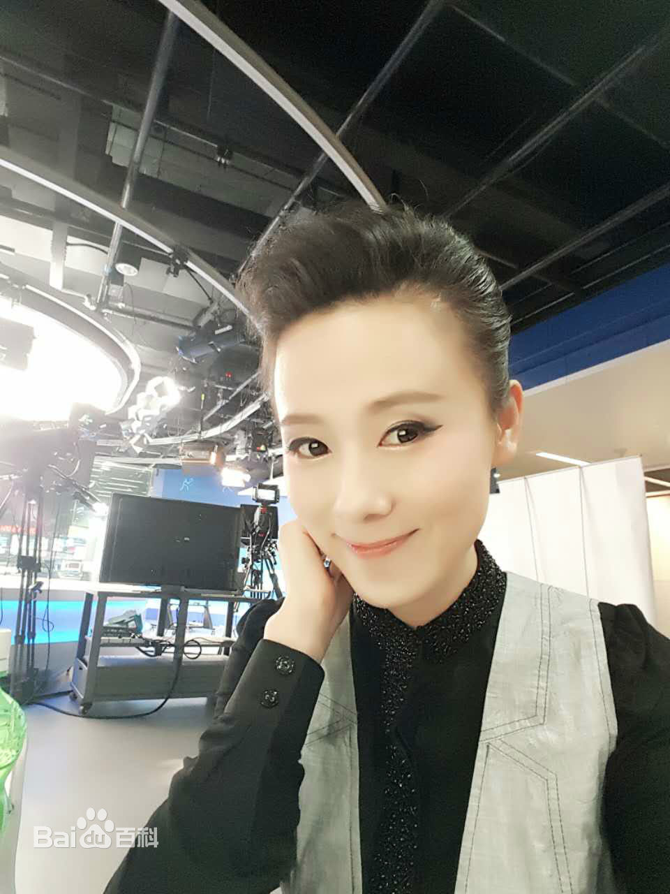 杨一参加典礼照片壁纸壁纸