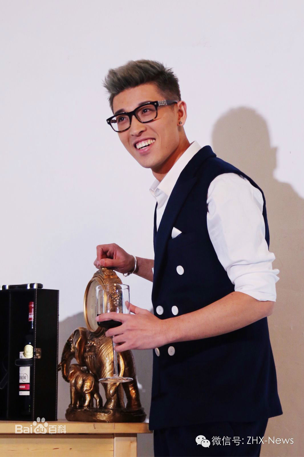 张赫宣最全杂志照壁纸