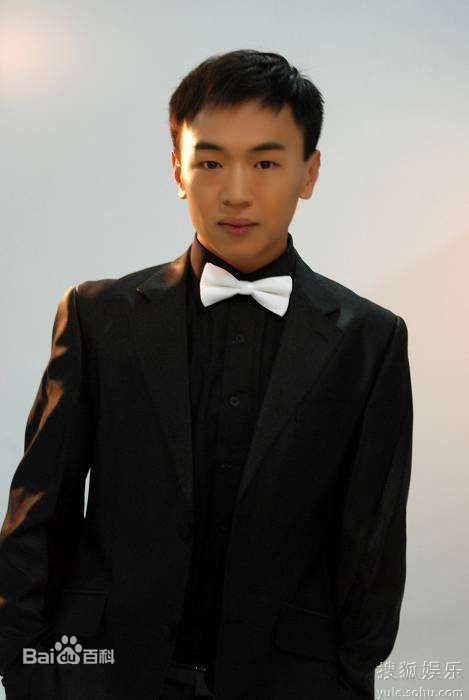 董汶亮最新照壁纸