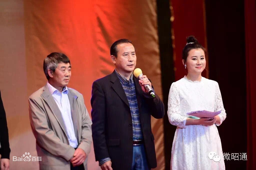 最新由立平(You Liping)壁纸