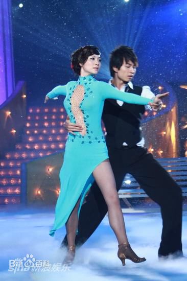 吉雪萍舞台上的前后照片