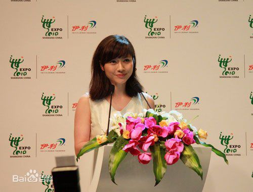 吉雪萍舞台上的前后照片