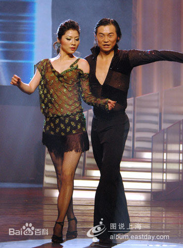 吉雪萍舞台上的前后照片