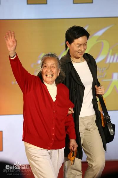 黄素影前后照片