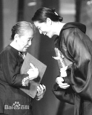 黄素影前后照片