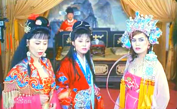 高清古丽扎尔在《三女休夫》饰演洋妞中的图集